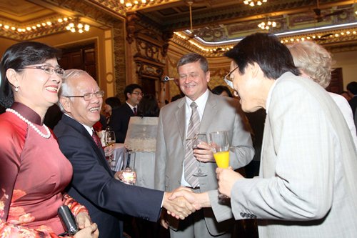 ການພົບປະສັງສັນບັນດາອົງການຜູ້ຕາງຫນ້າຕ່າງປະເທດ ເນື່ອງໃນໂອກາດປີໃຫມ່ມະເສງ